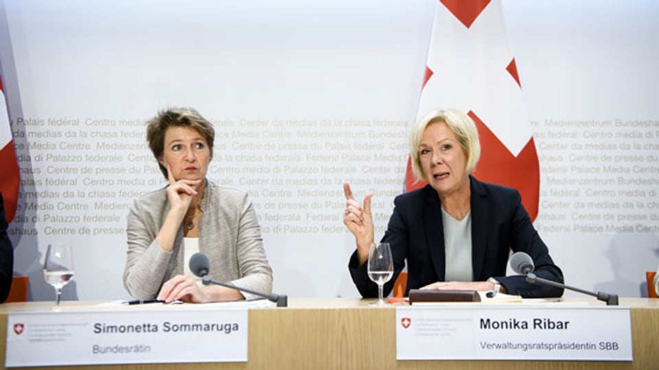 Bundesrätin Simonetta Sommaruga (links) und SBB-Verwaltungsratspräsidentin Monika Ribar.