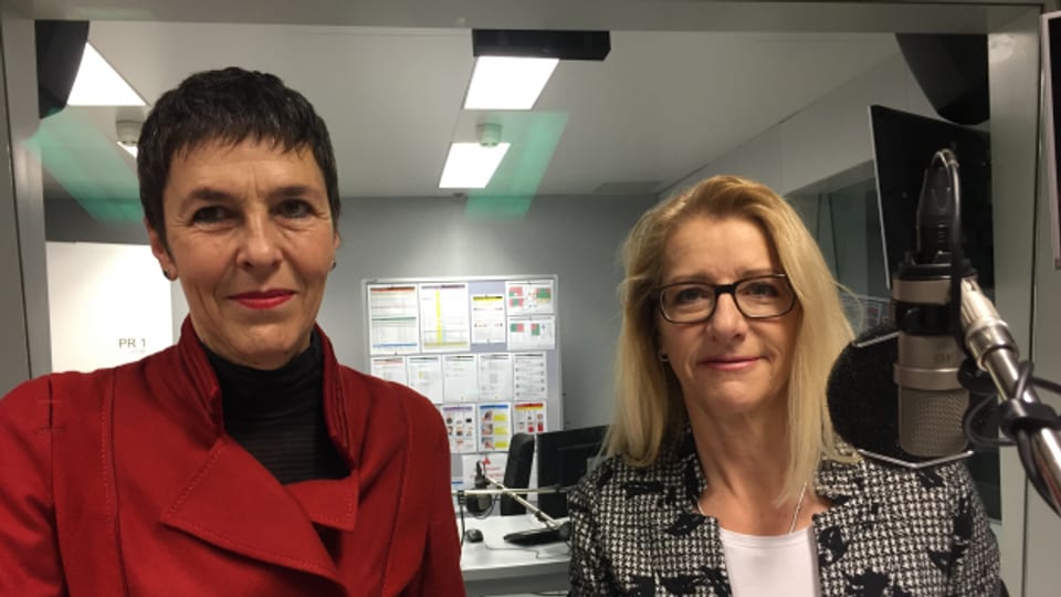 Es debattieren die Nationalrätinnen Barbara Gysi (SP) und Therese Schläpfer (SVP)