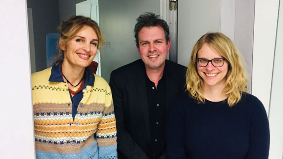 Ivana Pribakovic, Marc Lehmann, Barbara Peter (von links) moderieren das «Tagesgespräch» von Radio SRF.