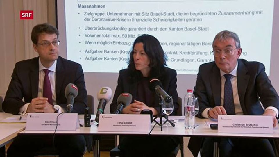 Der Kanton Basel informiert an einer Medienkonferenz über die Unterstützung der Wirtschaft wegen des Coronavirus. Auf dem Podium sind Christoph Brutschin, Wirtschaftsdirektor, Tanja Soland, Finanzdirektorin und Basil Heeb, CEO Basler Kantonalbank.