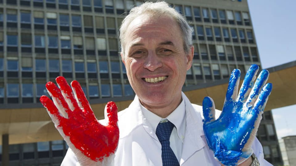 Professor Didier Pittet, Chefarzt für Präventionsmedizin der Genfer Universitätsspitäler am Welttag des Händewaschens im Mai 2012.
