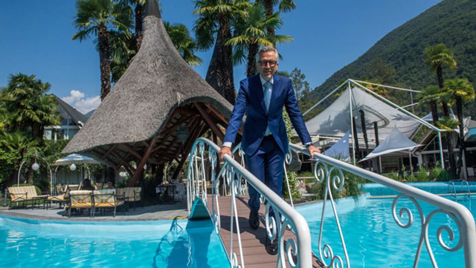 Diego Glaus, beim Schwimmbad seines Hotels Albergo Losone.
