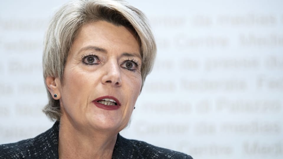 Bundesrätin Karin Keller-Sutter an der Medienkonferenz vom 13. Mai 2020 zur teilweisen Grenzöffnung.