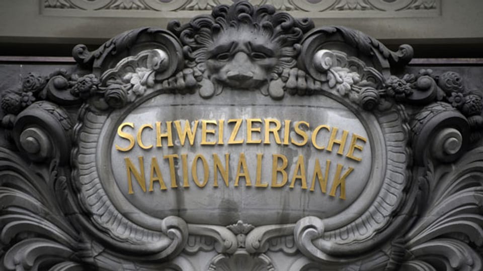 Das Logo der SNB am Bundesplatz in Bern.