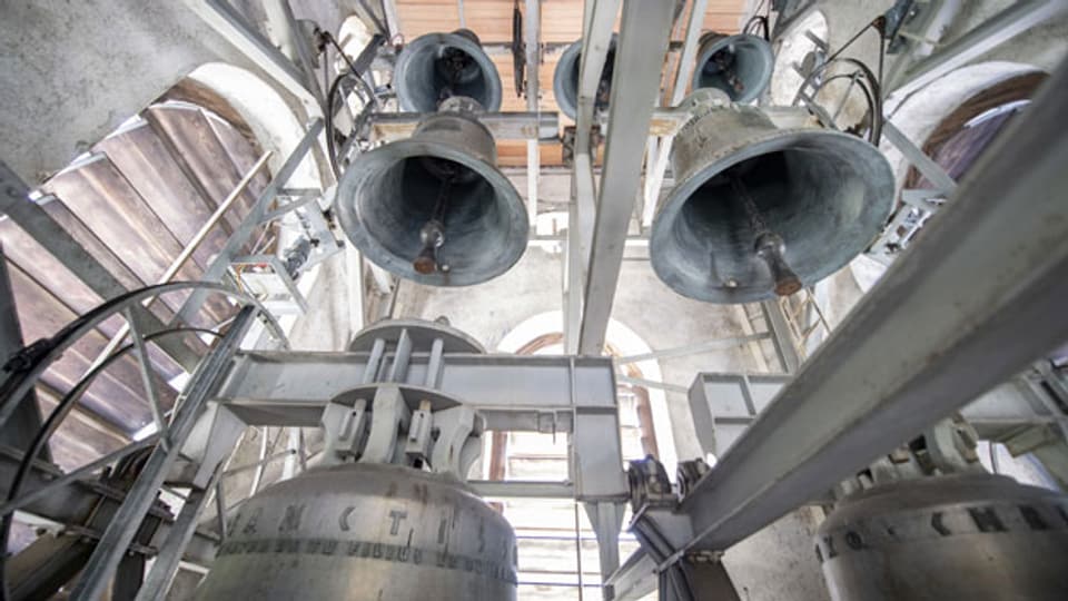 Die Glocken im Glockenturm des Klosters Engelberg.
