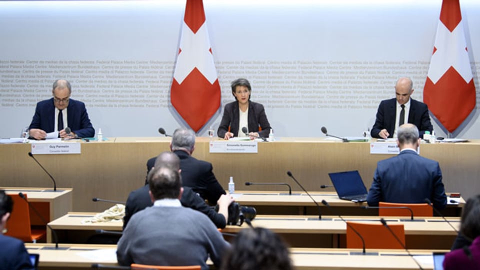 Bundesräte anlässlich einer Medienkonferenz vom 18.12.2020.