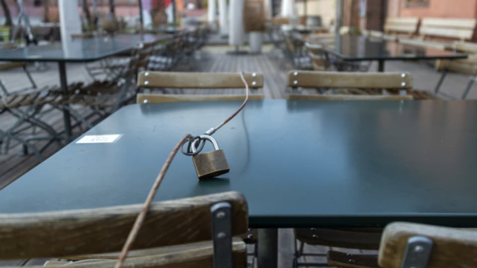 Die Restaurant-Terrassen bleiben vorläufig leer: erste Öffnungen fürs Gastgewerbe sind ab April vorgesehen.