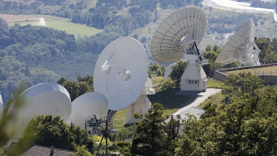 Symbolbild .Eine Satellitenanlage in der Schweiz.