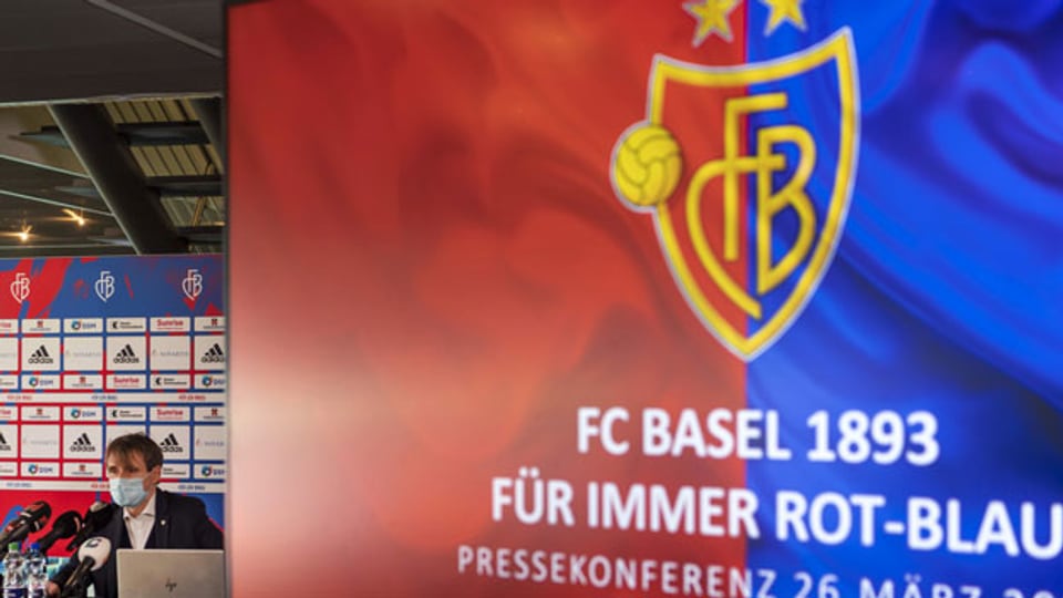 Bernhard Burgener, Präsident des FCB, ganz links im Bild.