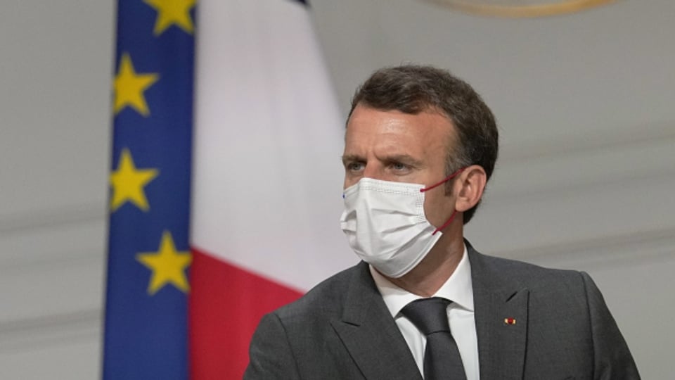 Frankreich: Macron kündigt schärfere Corona-Massnahmen an.