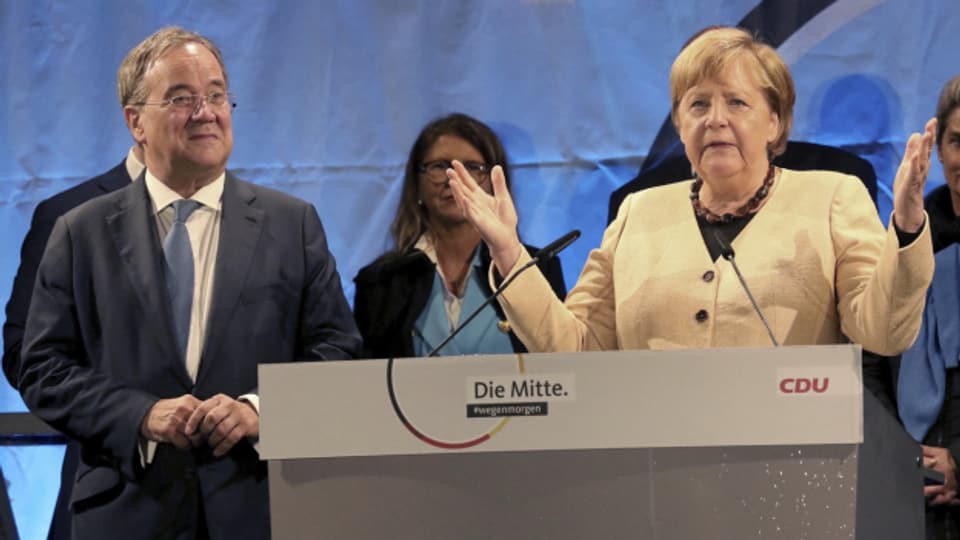 Stralsund: Kanzlerin Merkel wirbt für Armin Laschet.