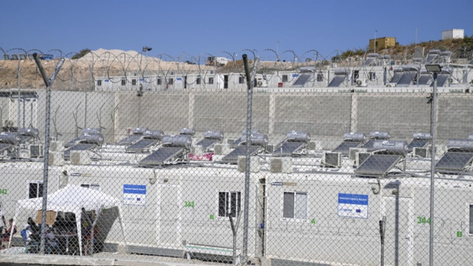 Samos: Wohncontainer statt Zelte für Flüchtlinge.