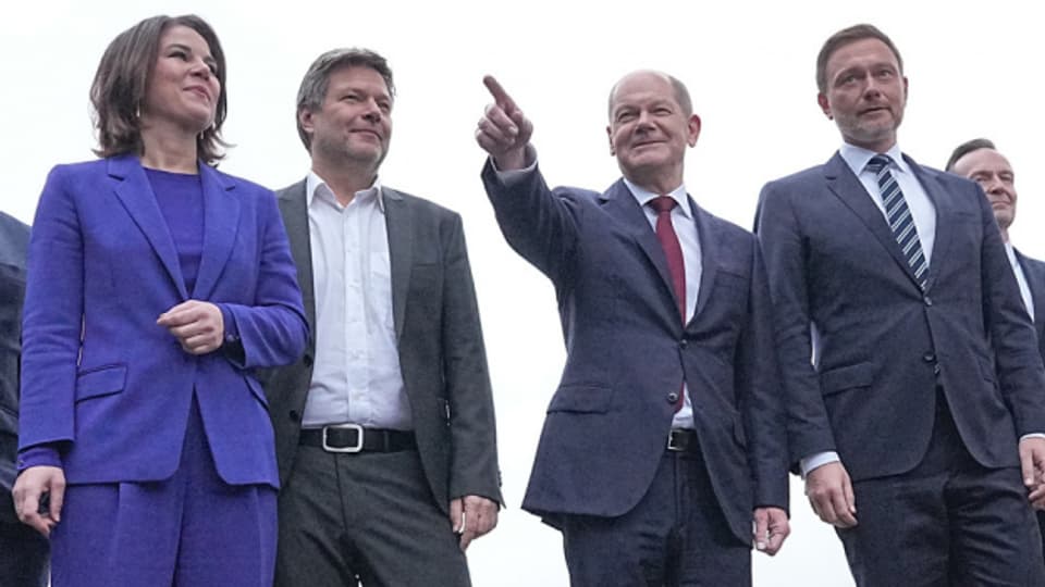 Die sogenannte Ampel-Regierung steht: Deutschland wird erstmals von SPD, Grünen und FDP regiert.