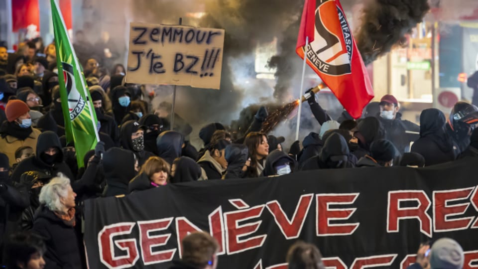Demo gegen den Besuch des Rechtspopulisten Zemmour in Genf.