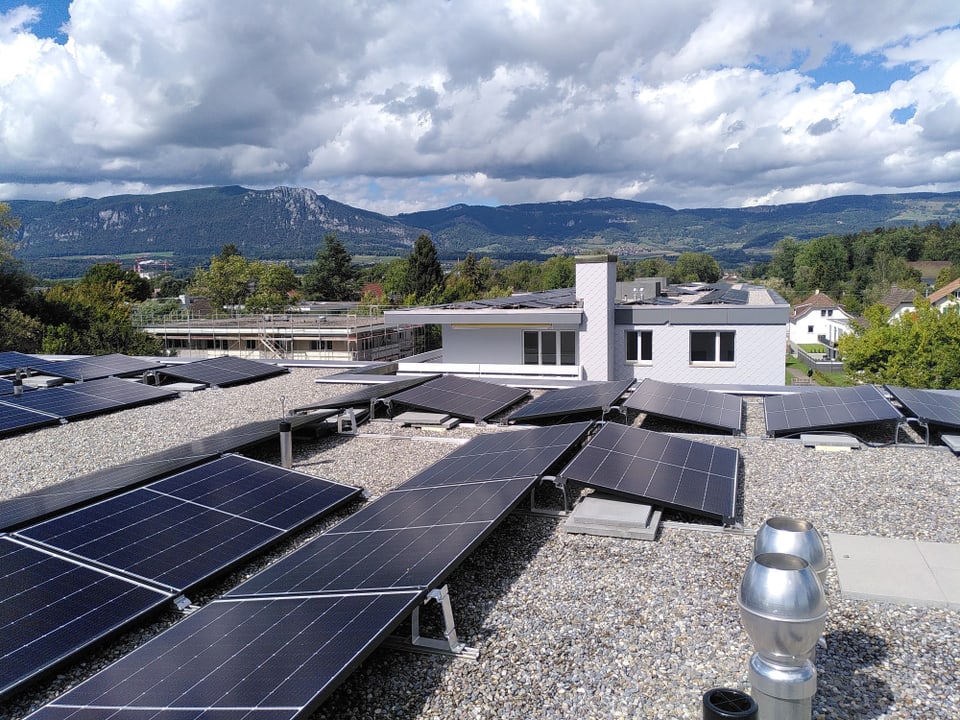 Solar-Strom von drei Mehrfamilienhäusern.