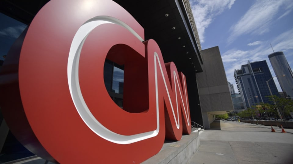 Firmenlogo am Eingang des Hauptsitzes von CNN in Atlanta.