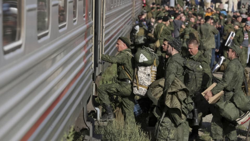 Russland rekrutiert derzeit im grossen Stil Reservisten und schickt viele davon bereits in die Ukraine.