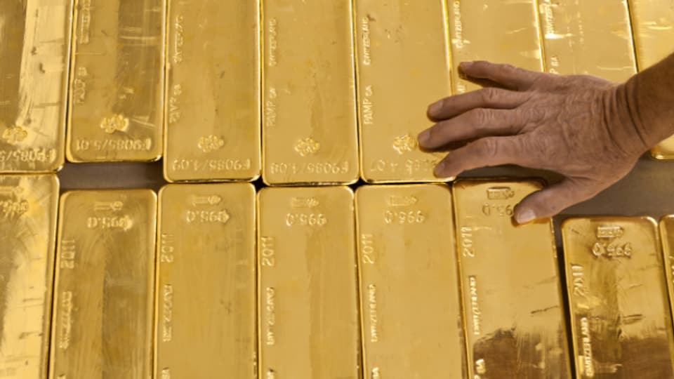 Symbolbild. Goldbarren lagern in einer Schweizer Bank.