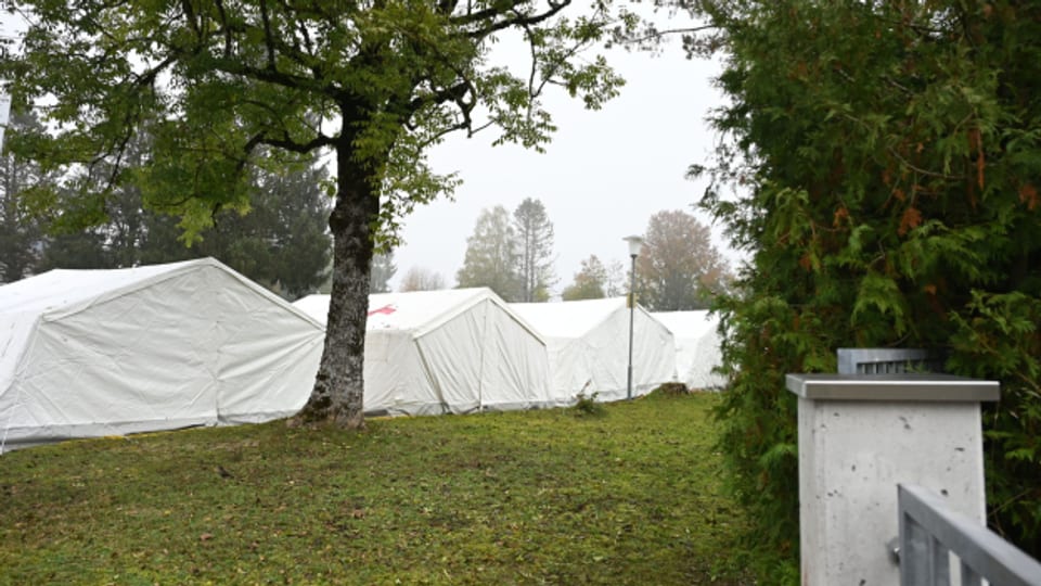 In Österreich müssen vermehrt Flüchtlinge in Zelten untergebracht werden, wie hier in Oberösterreich.