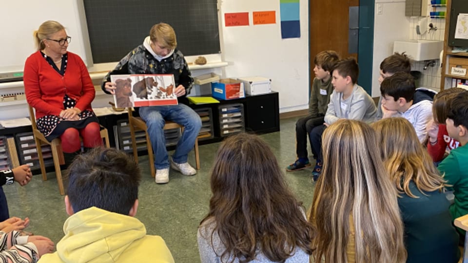 Ist der Konflikt unter den Schulkindern nicht zu gross, können sie den selbst lösen. Ein Konzept in der Ostschweiz wird seit über 20 Jahren angewendet und hat sich dort in einigen Schulhäusern etabliert. Die Schulmediation Ostschweiz «WIN-WIN» deckt sich mit den Anforderungen des Lehrplans 21 und ist von der Gesundheitsförderung Schweiz 2019 zertifiziert worden.