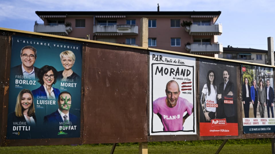 Plakate im Waadtländer Wahlkampf.
