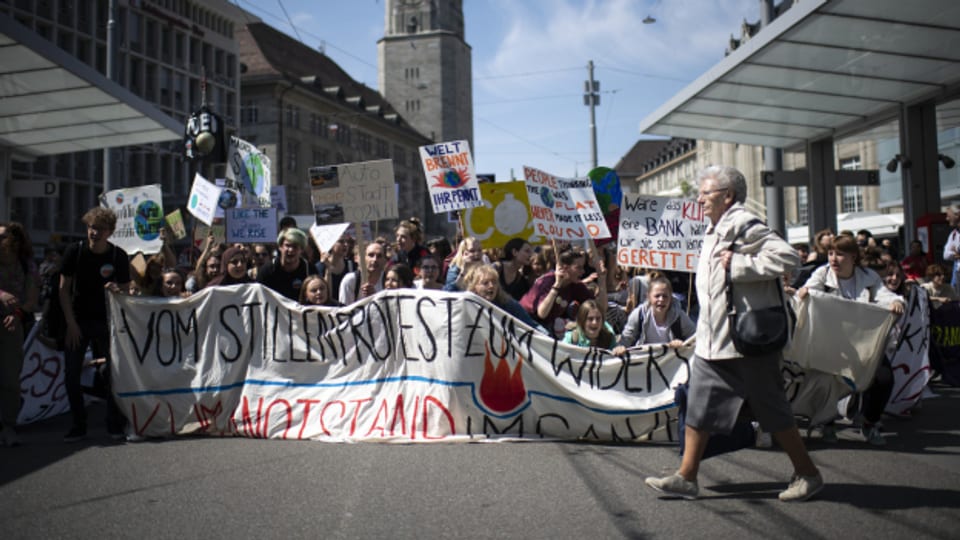 In St. Gallen wird darüber gestritten, ob und wie oft Gymnasiastinnen und Gymnasiasten für politische Veranstaltungen schulfrei bekommen sollen – etwa für Klimastreiks.