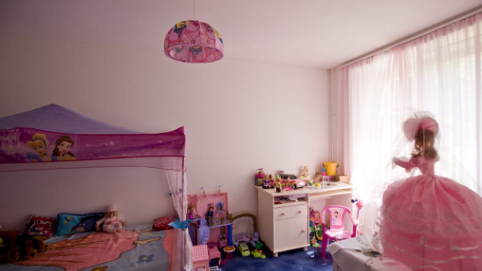 Symbolbild: Ein Kinderzimmer in rosa mit rosa Spielsachen.