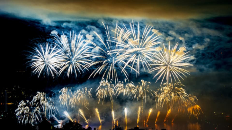 Symbolbild.Feuerwerk auf dem Zürichsee.