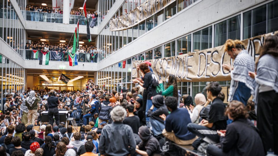 Studierende an der Universität Lausanne protestieren gegen Israel.