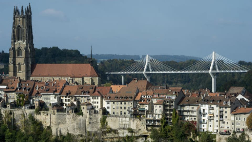 Die längste Schrägseilbrücke der Schweiz - die Poya-Brücke in Freiburg.