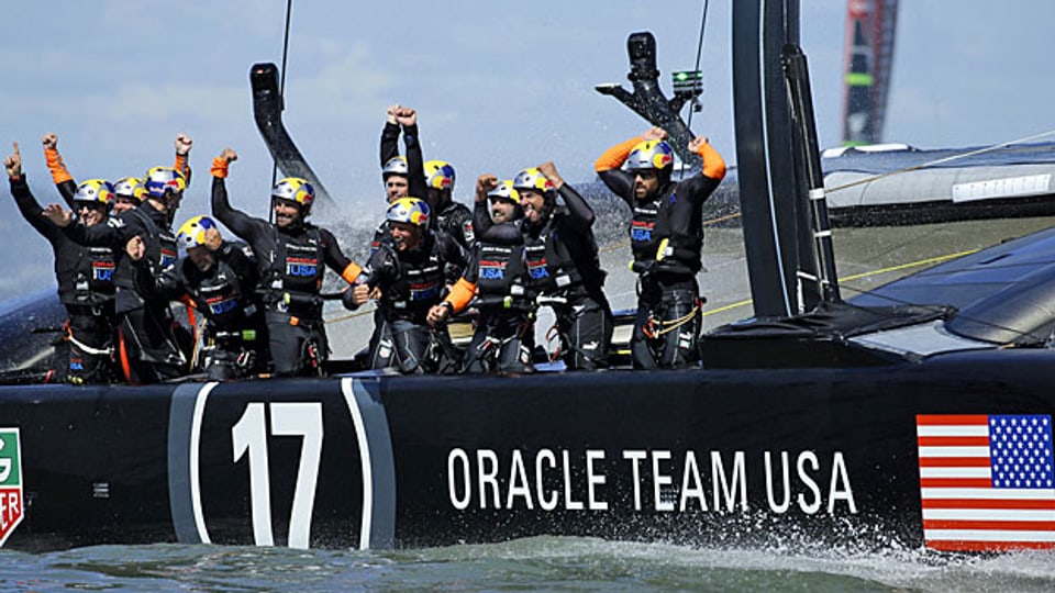 Das Oracle Team USA feiert seinen erneuten Sieg am America's Cup.