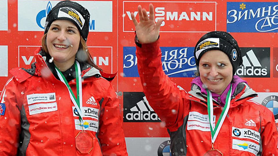 Tanya Mayer und Fabienne Meyer, am 26. Januar, nach ihrem Sieg im Zweierbobrennen im deutschen Königssee.
