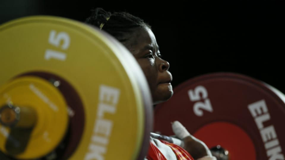 Die Gewichtheberin Myriam Wafo Ghekap aus Kamerun an den Commonwealth Games in Glasgow.