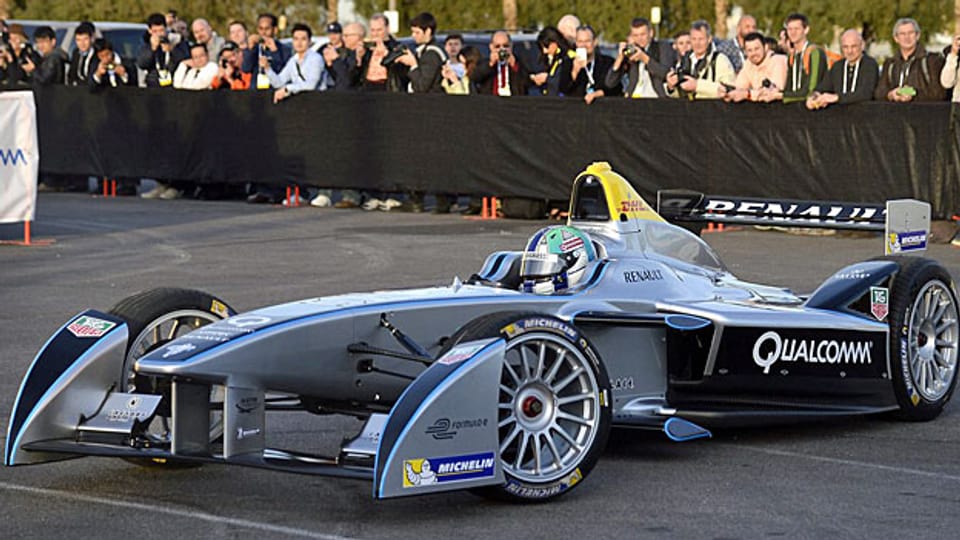 Die Formel E-Boliden sehen zwar ähnlich aus wie die Rennwagen der Formel 1 - sind aber reine Elektro-Autos.