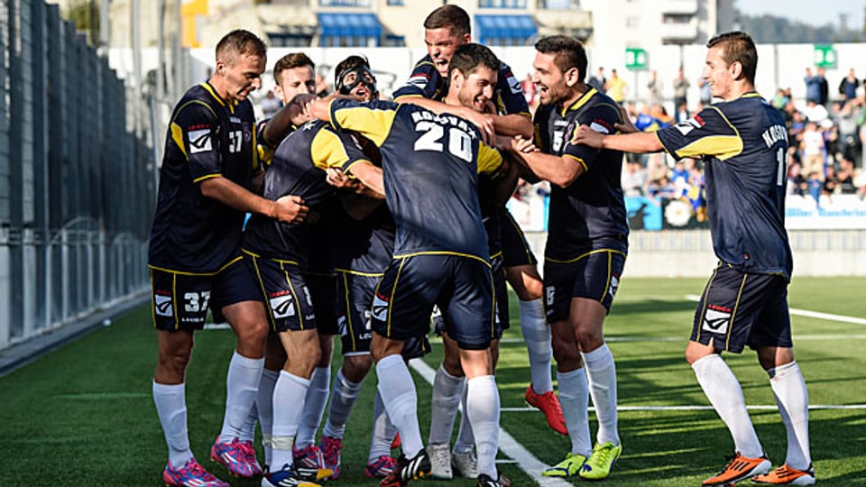 Die kosovarische Fussballnati feiert den Treffer zum 1:0 im Freundschaftsspiel gegen den FC Wil.