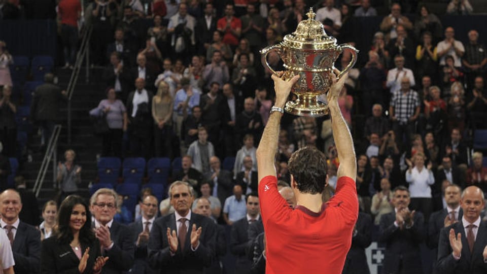 Würde dem Basler Publikum wohl nie die kalte Schulter zeigen: Swiss Indoors Gewinner Roger Federer.