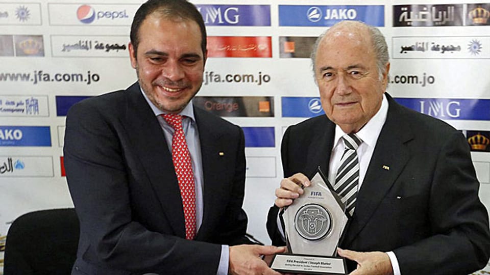 Fifa-Vizepräsident al-Husseini und Fifa-Präsident Sepp Blatter, am 26. Mai 2014 in der jordanischen Hauptstadt Amman.