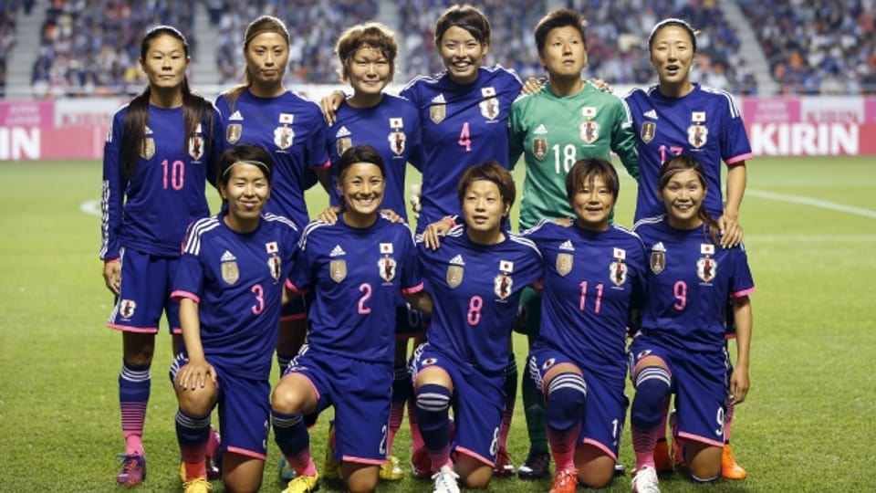 Die japanische Frauen-Fussballnationalmannschaft bei einem ihrer WM-Vorbereitungsspiele gegen Japan.