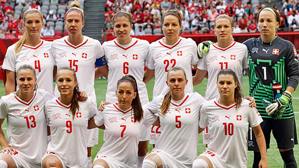 Gruppenbild mit elf Frauen: Die Schweizer-Frauen-Fussballnati vor dem Spiel gegen die Kanadierinnen.