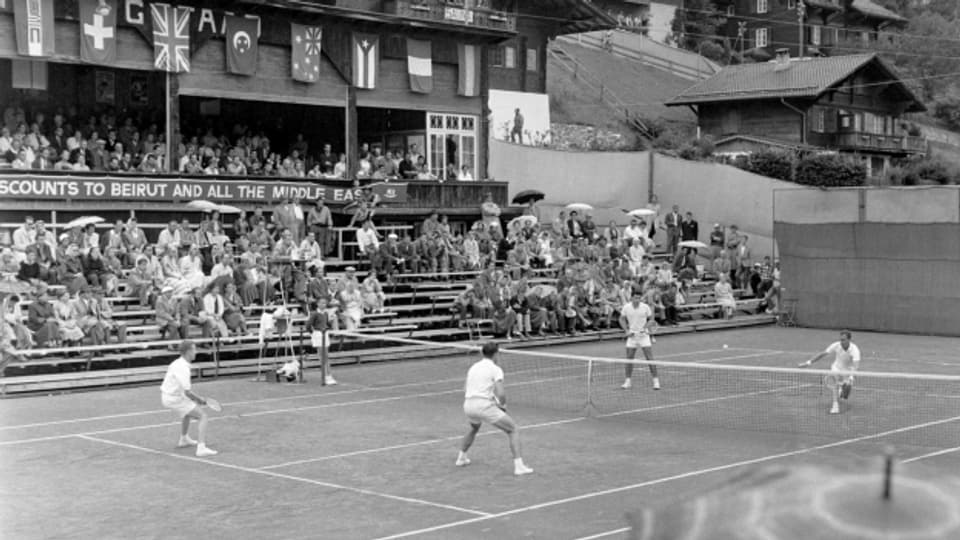 Doppel der Herren im Center Court am Tennis Swiss Open 1958 in Gstaad, Juli 1958