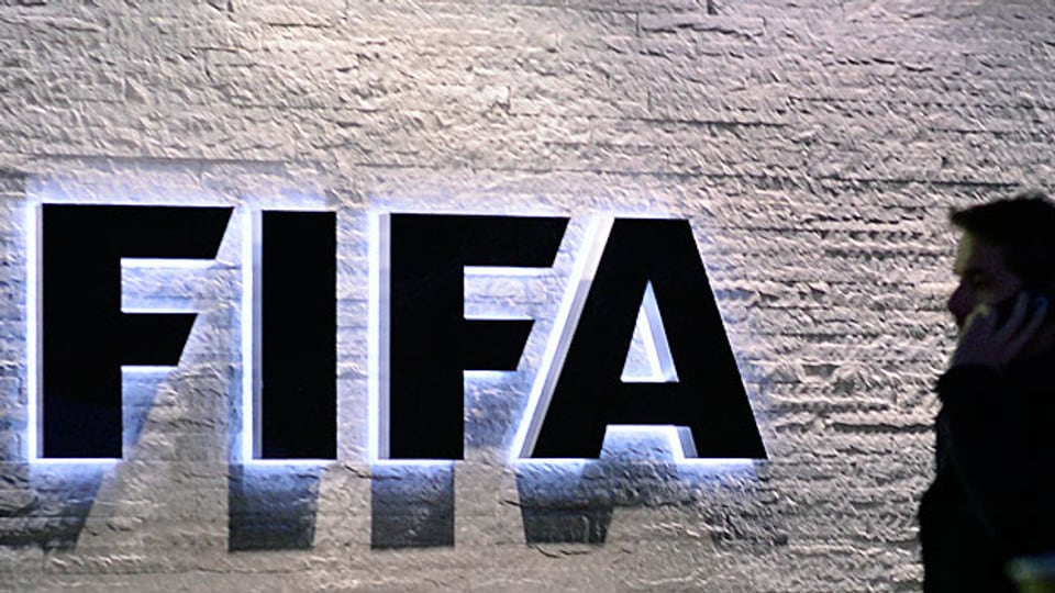 Weg frei für Reformen beim Weltfussballverband Fifa; nur alt dürfen die Funktionäre bleiben - entscheiden die Alten.