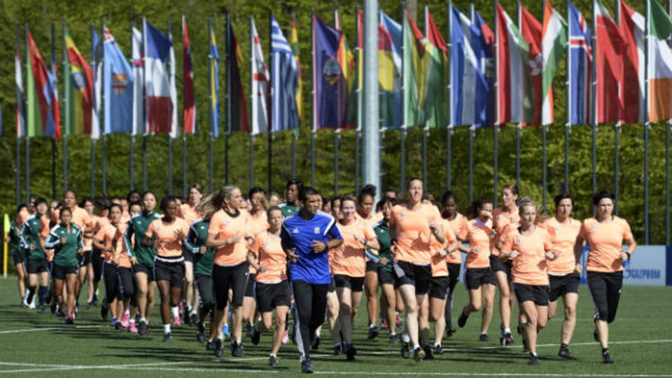 Schiedsrichterinnen trainieren in Zürich für die kommende WM in Kanada.