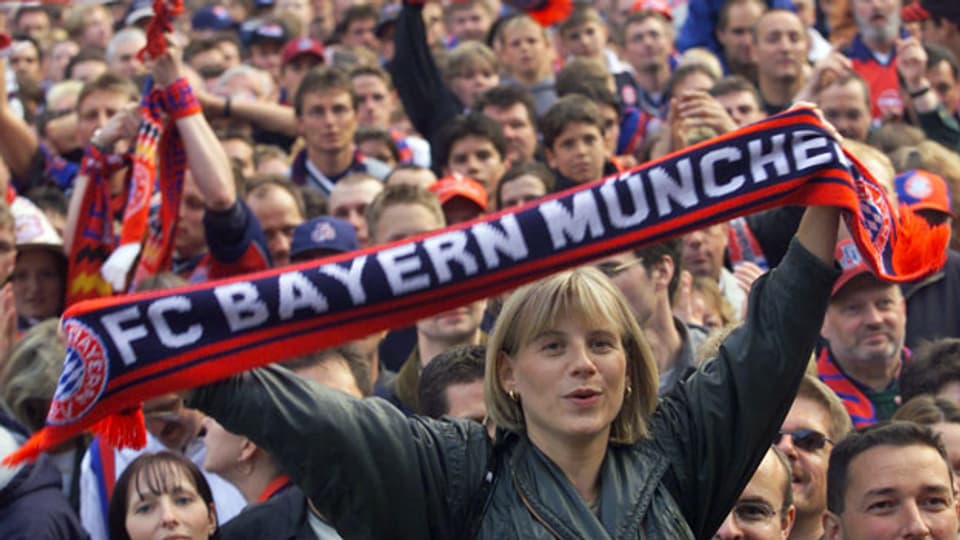 Die Fans des FC Bayern München halten treu zu ihrem Club.