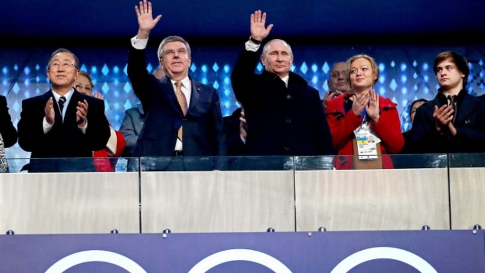 UNO-Generalsekretär Ban Ki-Moon, IOC-Präsident Thomas Bach und Russlands Präsident Vladimir Putin (von links) an der Eröffnungszeremonie der Olympischen Winterspiele von Sotschi.
