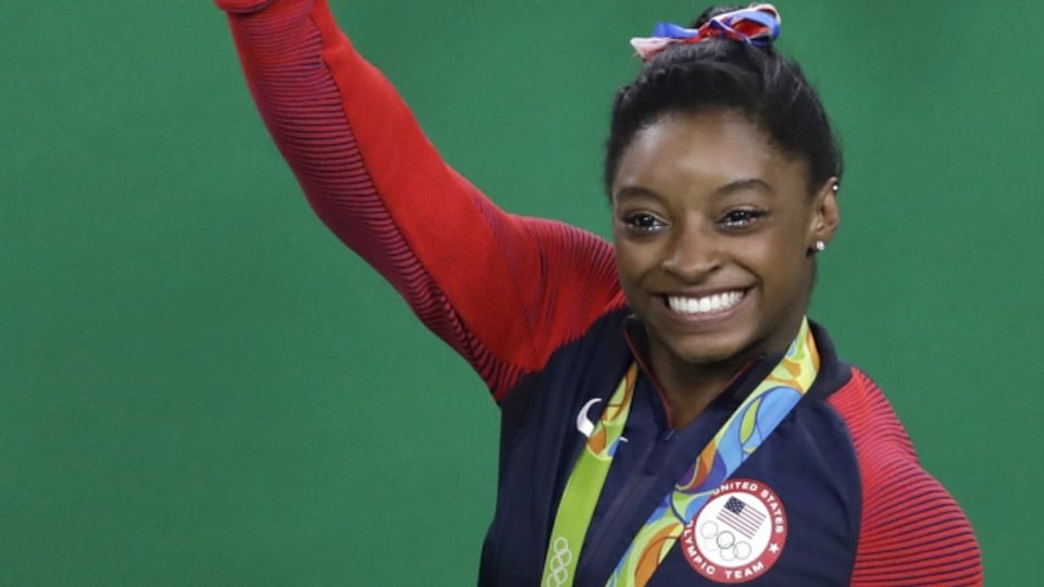 Simone Biles mit Goldmedaille in Rio.