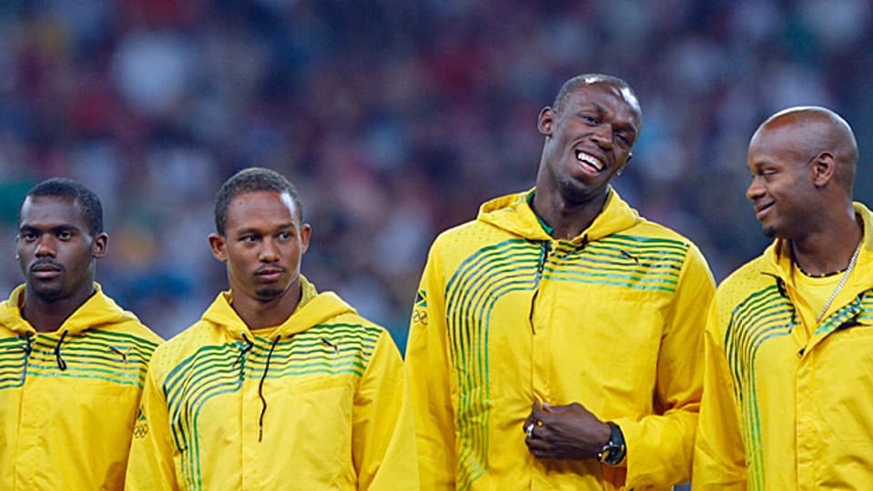 Vor zwei Monaten verloren die Jamaikaner das damals gewonnene Staffel-Olympiagold wegen eines positiven Dopingbefunds von Nesta Carter (1. Von links, Peking, 23. August 2008)