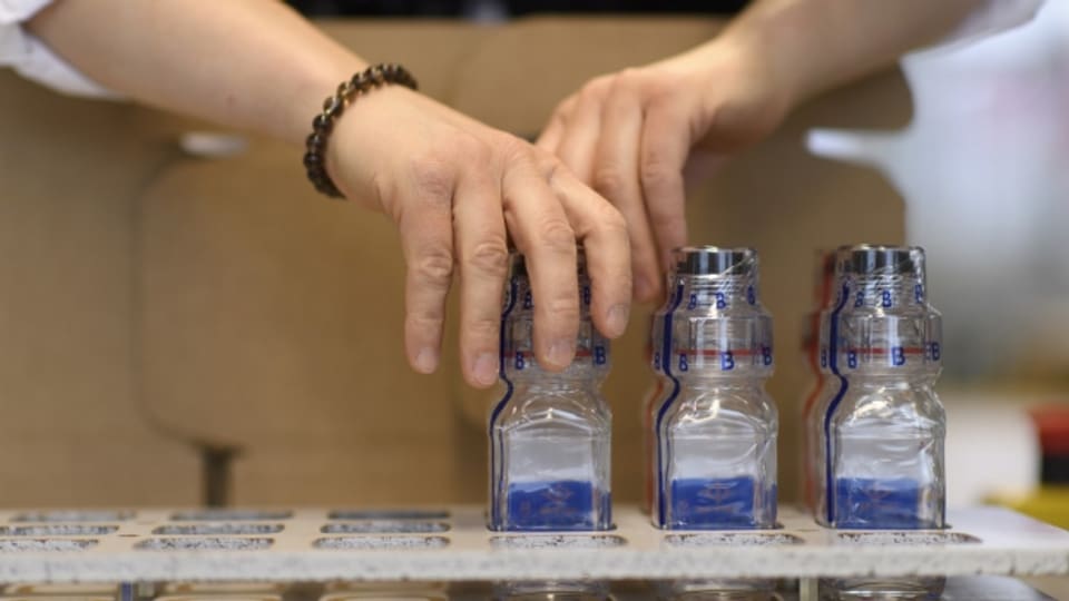 Die für Dopingkontrollen verwendeten Glasflaschen der Firma Berlinger.