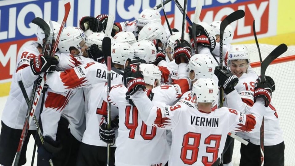 Der Jubel war gross nach dem Sieg gegen Finnland: Der Schweizer Eishockey-Nationalmannschaft hat alle überrascht.