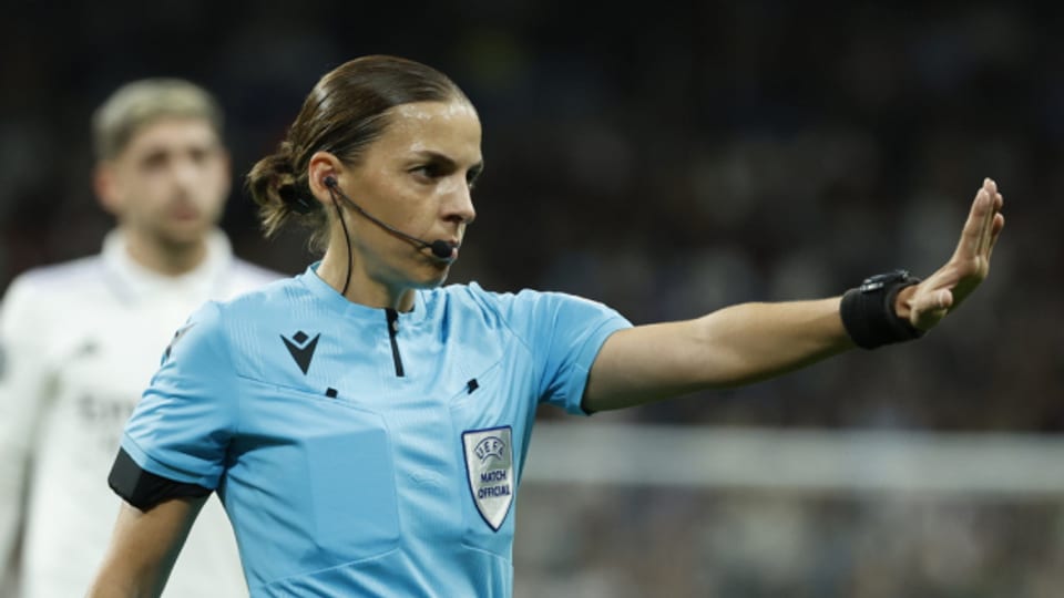 Erstmals pfeift eine Schiedsrichterin an einem WM-Spiel: Stephanie Frappart