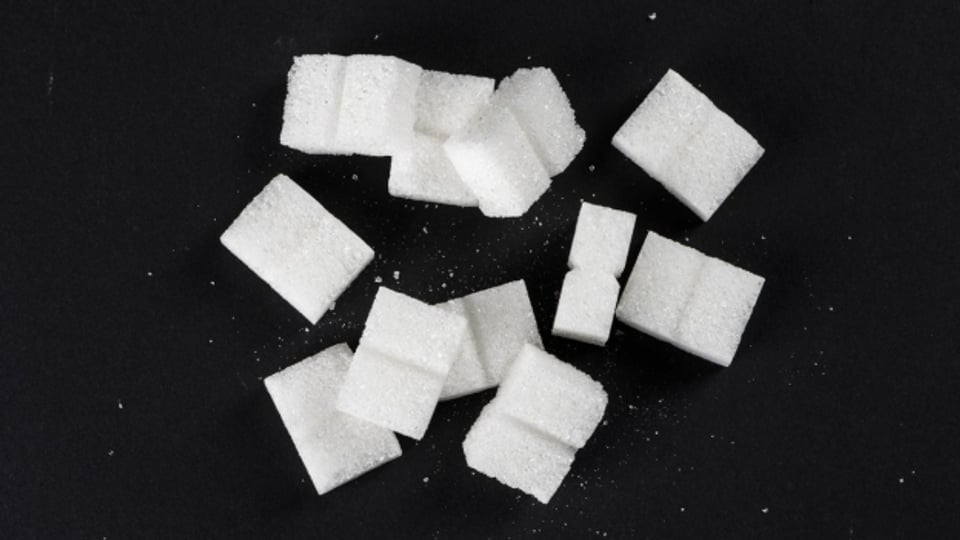 Die weissen Würfel haben's in sich: Zuviel Zucker führt zu gesundheitlichen Problemen.